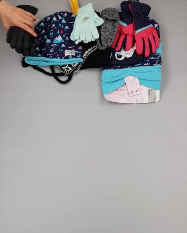 Фотография  278 - Шапки, шарфы, перчатки детские СТОК#3 кг, ЛОТ №2452 оптом в Сочи и Краснодарском крае