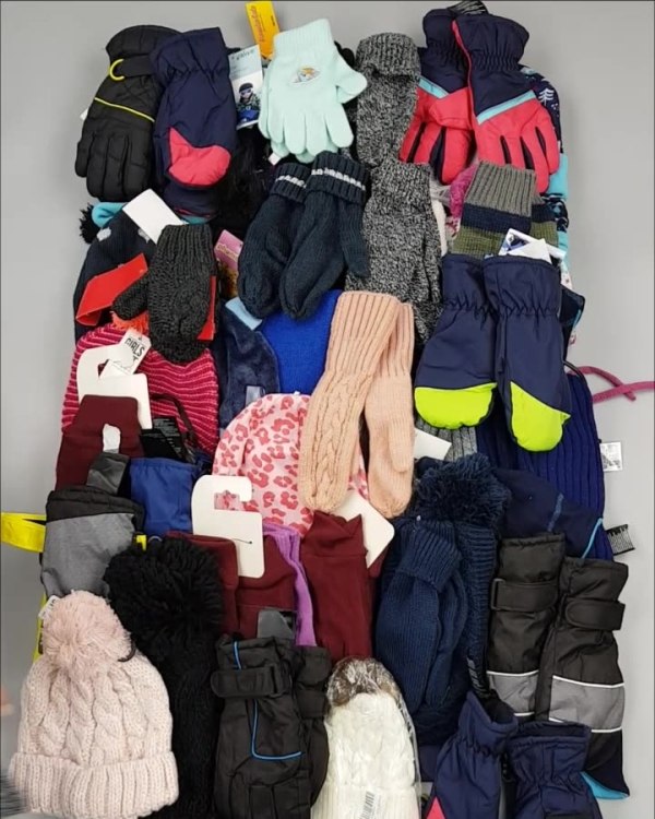 Фотография  346 - Шапки, шарфы, перчатки детские СТОК#3 кг, ЛОТ №2452 оптом в Сочи и Краснодарском крае