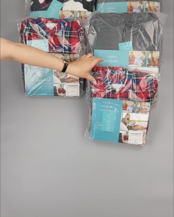 Фотография  798 - Халаты, комбинезоны (семейный) СТОК CAN#10 кг, ЛОТ №4451 оптом в Сочи и Краснодарском крае