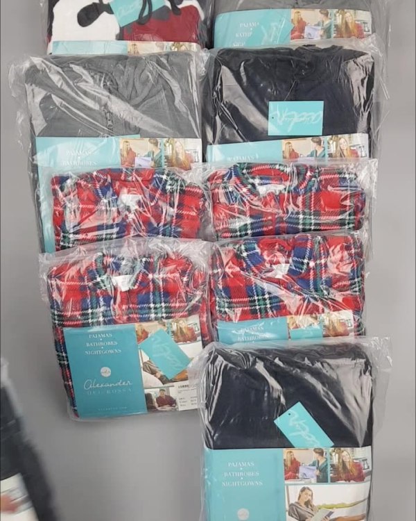 Фотография  451 - Халаты, комбинезоны (семейный) СТОК CAN#10 кг, ЛОТ №4452 оптом в Сочи и Краснодарском крае