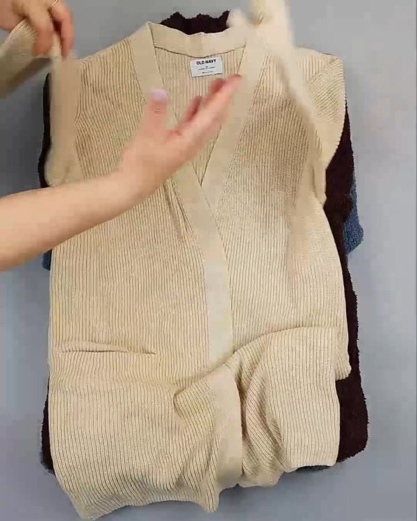 Фотография  699 - Кардиганы СТОК CAN#10 кг, ЛОТ №6474 оптом в Сочи и Краснодарском крае