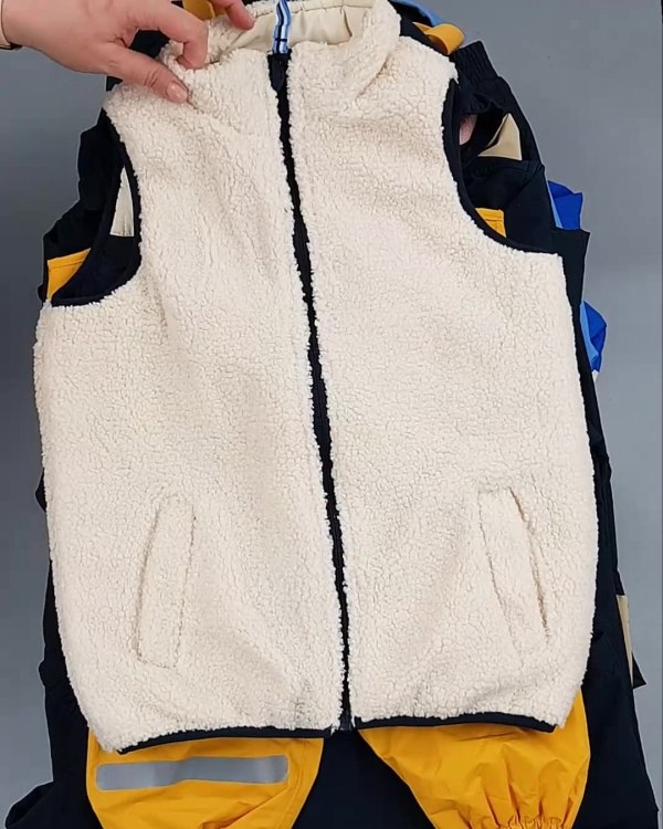 Фотография  754 - Верхняя одежда TCM kids 074#7 кг, ЛОТ №6681 оптом в Сочи и Краснодарском крае