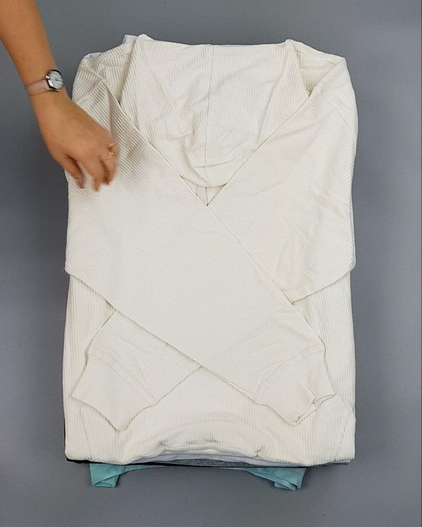 Фотография  201 - HOODIE CAN 084#10 кг, ЛОТ №7034 оптом в Сочи и Краснодарском крае