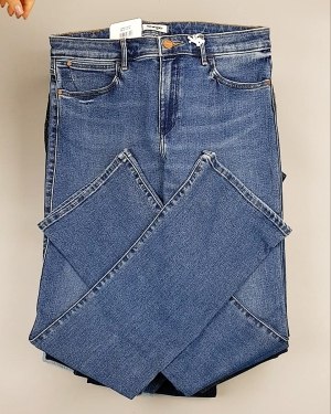 Фотография  504 - Джинсы WRANGLER м/ж#8,1 кг, ЛОТ №7011 оптом в Сочи и Краснодарском крае
