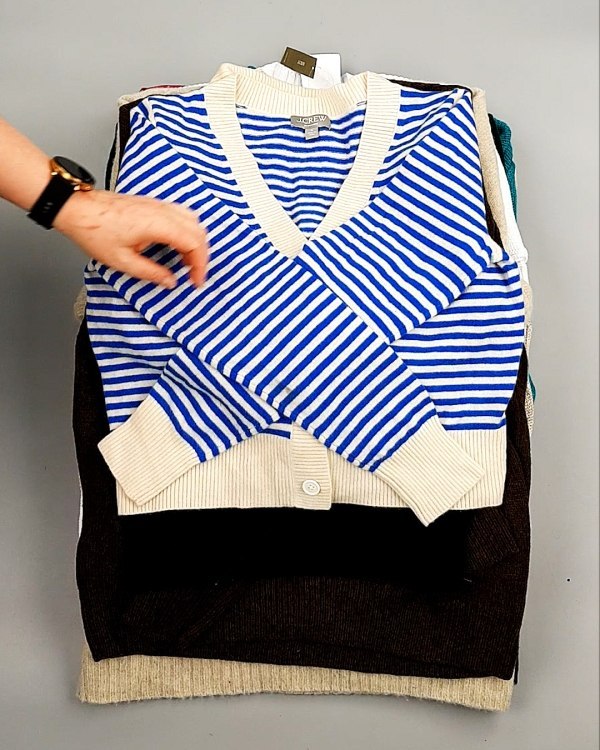 Фотография  843 - Джемпера СТОК CAN 084#7 кг, ЛОТ №7647 оптом в Сочи и Краснодарском крае