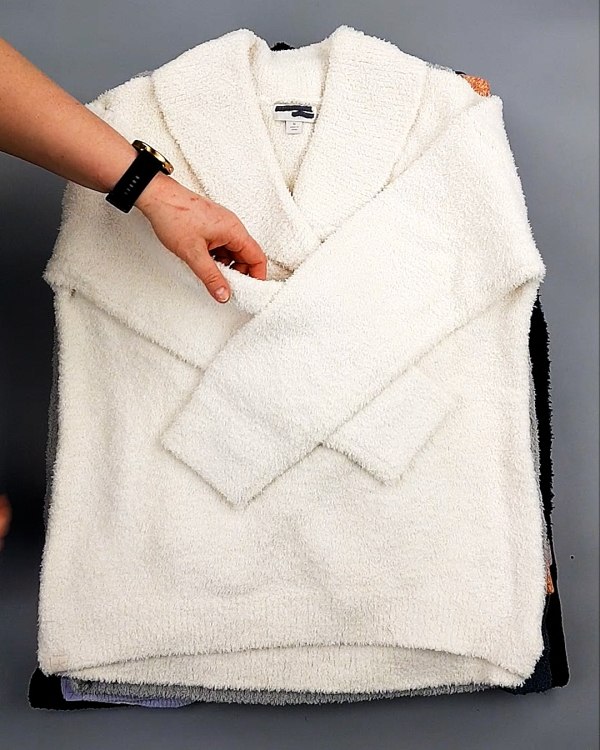 Фотография  924 - Джемпера СТОК CAN 084#7 кг, ЛОТ №7648 оптом в Сочи и Краснодарском крае