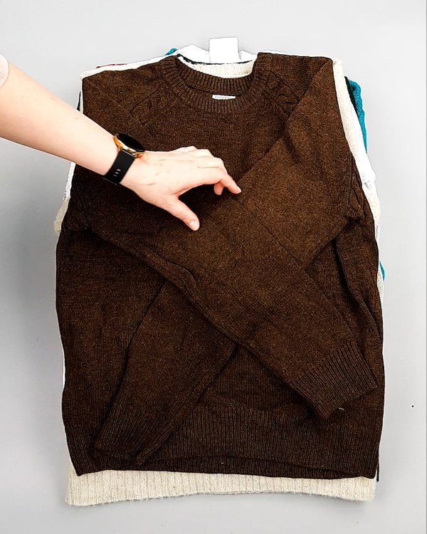 Фотография  899 - Джемпера СТОК CAN 084#7 кг, ЛОТ №7647 оптом в Сочи и Краснодарском крае