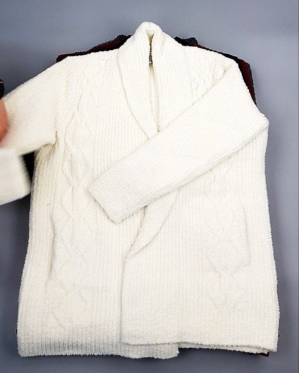 Фотография  635 - Кардиганы СТОК CAN 084#7 кг, ЛОТ №7674 оптом в Сочи и Краснодарском крае