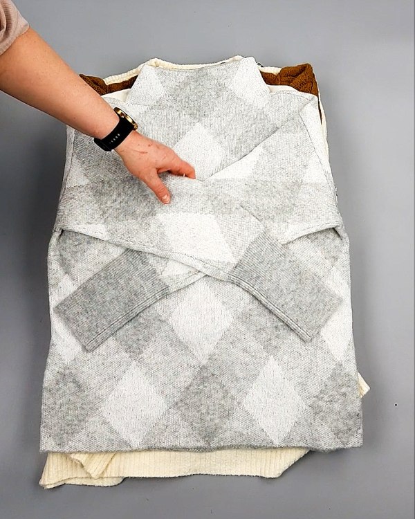 Фотография  764 - Джемпера СТОК CAN 084#7 кг, ЛОТ №7651 оптом в Сочи и Краснодарском крае