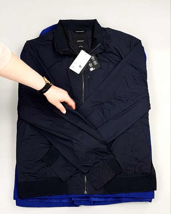 Фотография  409 - Ветровки м/ж C&A 025#10 кг, ЛОТ №7865 оптом в Сочи и Краснодарском крае