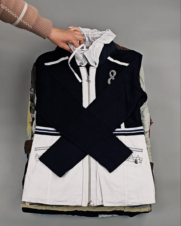 Фотография  986 - Ветровки женские#25 кг, ЛОТ № ВК0086 оптом в Сочи и Краснодарском крае