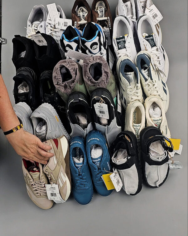 Фотография  454 - Кроссовки Reebok#23 шт, ЛОТ №8896 оптом в Сочи и Краснодарском крае