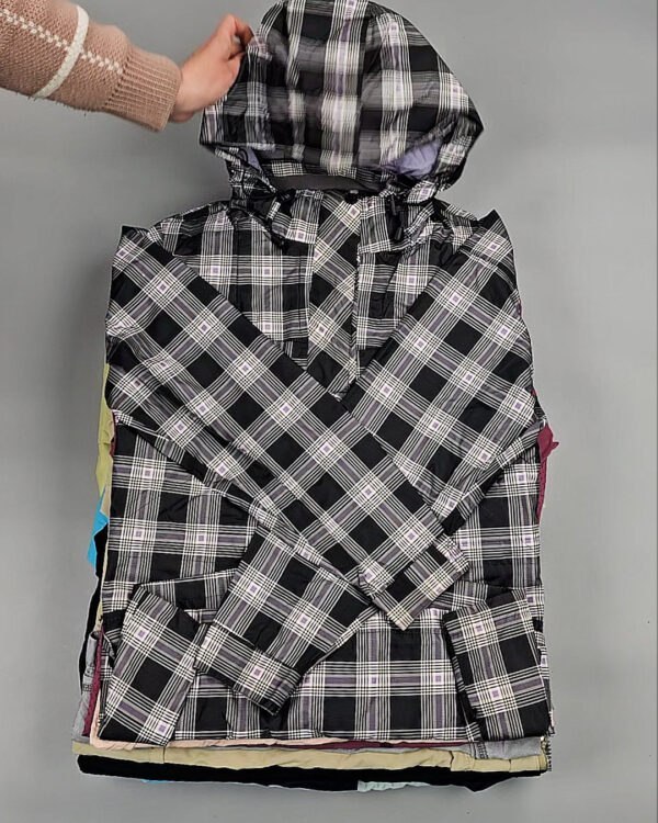 Фотография  674 - Ветровки женские#25 кг, ЛОТ № ВК0086 оптом в Сочи и Краснодарском крае