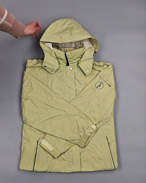 Фотография  415 - Ветровки женские#25 кг, ЛОТ № ВК0086 оптом в Сочи и Краснодарском крае