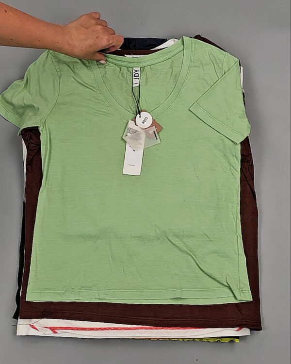 Фотография  976 - Футболки DK COMPANY 045 B#5,5 кг, ЛОТ №9087 оптом в Сочи и Краснодарском крае