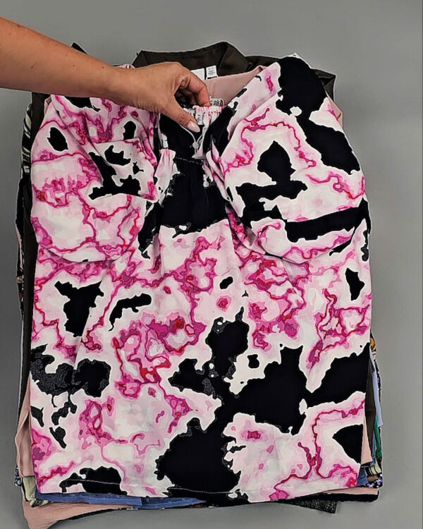 Фотография  810 - Блузки+Джемпера Bestseller Summer 045 B#8,5 кг, ЛОТ №9040 оптом в Сочи и Краснодарском крае