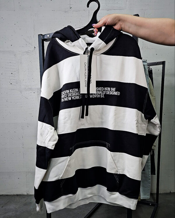 Фотография  811 - LACOSTE, CALVIN KLEIN, TOMMY HILFIGER, GUESS + 075#20 шт, ЛОТ №9072 оптом в Сочи и Краснодарском крае