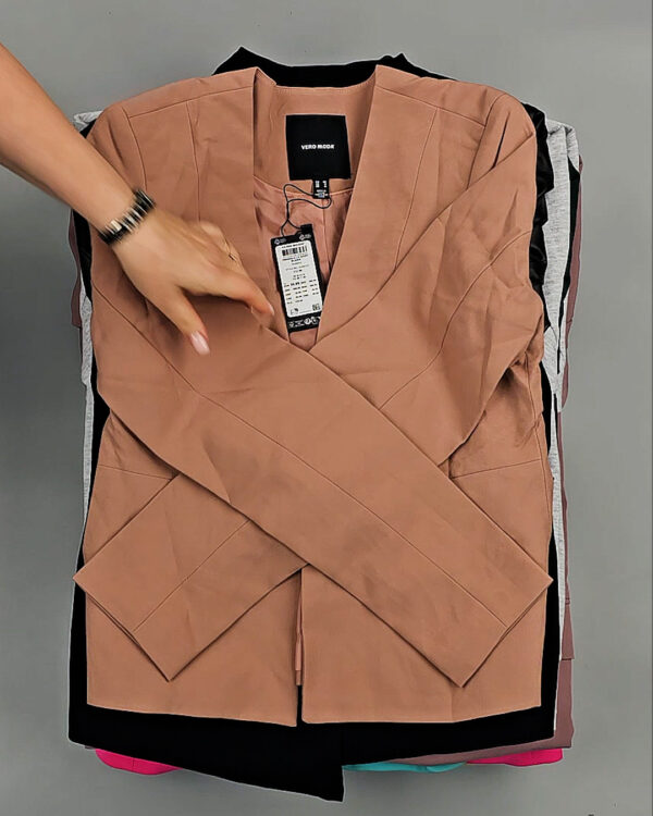 Фотография  663 - Толстовки+Верхняя одежда Bestseller Summer 045 B#7,2 кг, ЛОТ СТ-9324 оптом в Сочи и Краснодарском крае